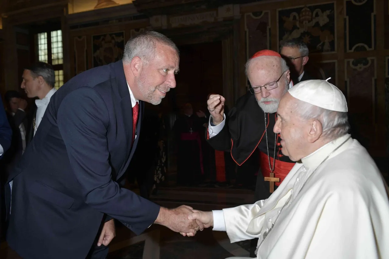 Curtis Martin, founder of the Fellowship of Catholic University Students (FOCUS), meets Pope Francis in 2022. Martin was named April 25, 2023, to an advisory group of 14 consultors to advise the members of the Dicastery for Evangelization.?w=200&h=150