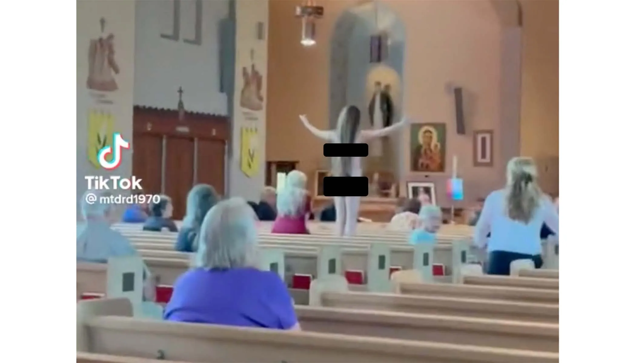 Pro-abortion activists shown disrupting a Mass at St. Veronica Parish in Eastpointe, Michigan. A video said the incident happened on June 12, 2022.?w=200&h=150