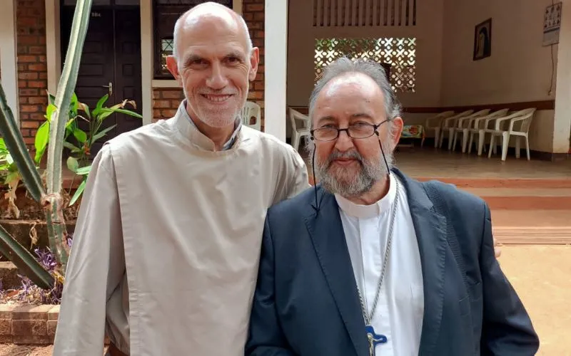 Monsinjor Aurelio Gazzera s biskupom Juanom Joséom Aguirreom.  Zasluge: ACN