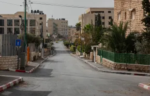 The road leading from checkpoint 300, one of the main entrances to Bethlehem, to the city is completely deserted. Since Oct. 7, when the war broke out, the gate has been closed. Nov. 18, 2023. Credit: Marinella Bandini