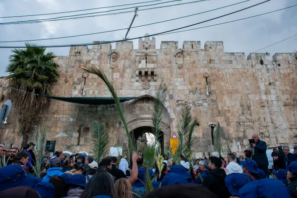 Procesija na Cvjetnicu od Betfage do Jeruzalema, 24. ožujka 2024., ulazi u Jeruzalem kroz Lavlja vrata.  Zasluge: Marinella Bandini