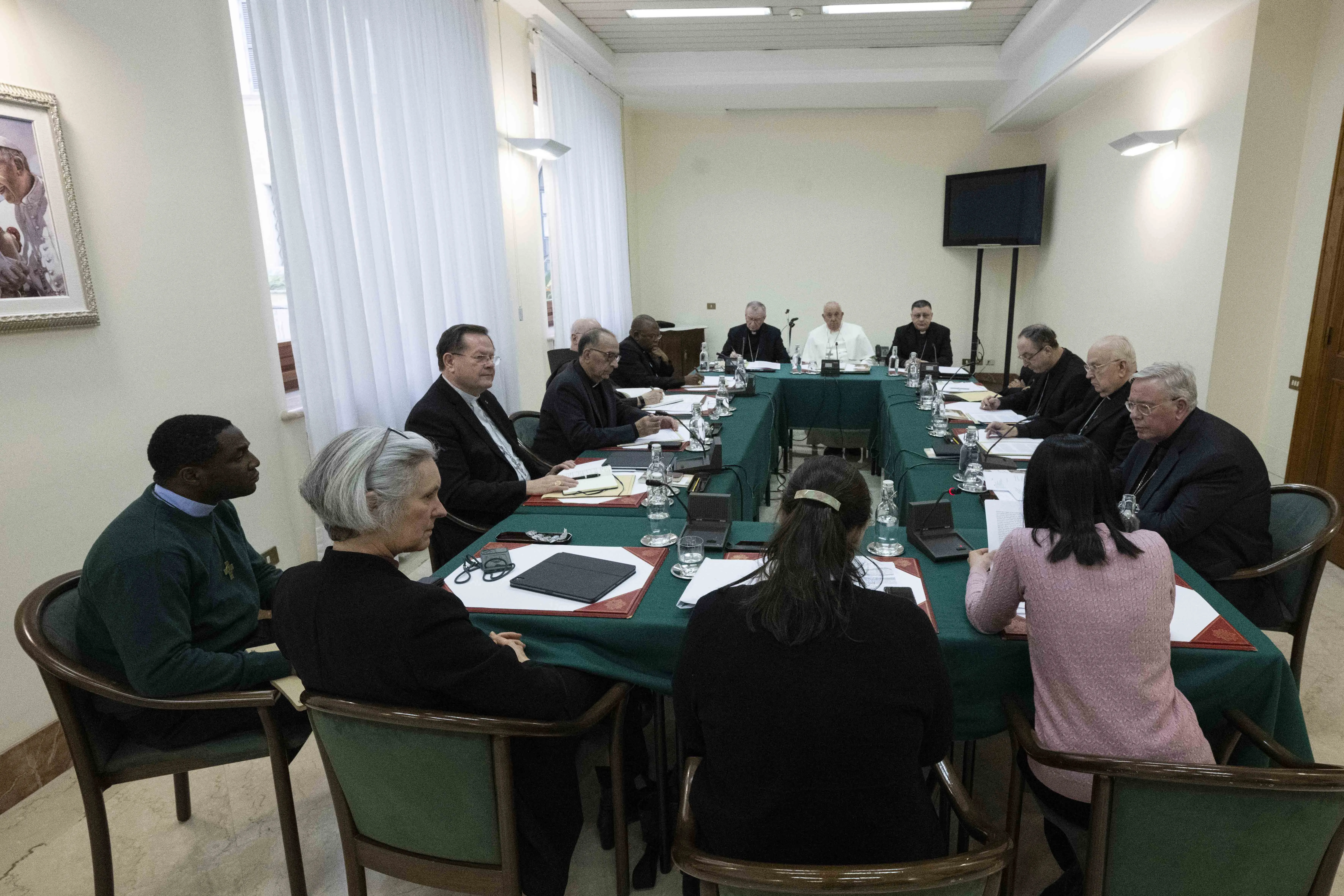 Female Anglican bishop participates in meeting with pope’s Council of Cardinals