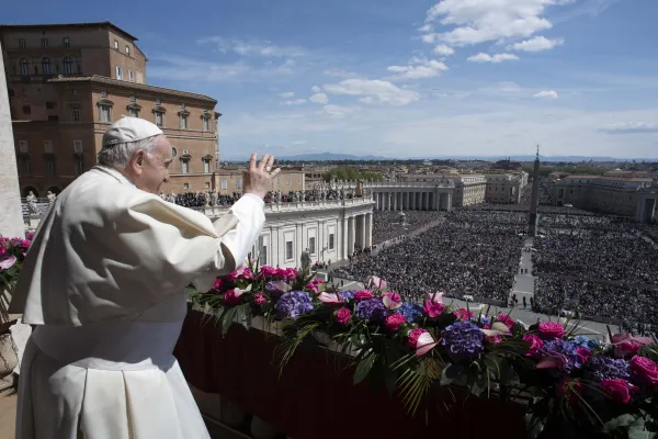 Pope Francis gives the Urbi et Orbi blessing for Easter 2022. Vatican News