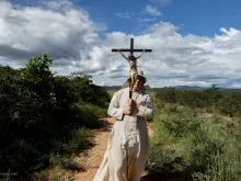 Father Federico Highton is one of two Argentine priests who in 2015 founded the Order of St. Elijah, whose motto is “Through my God I shall go over a wall,” which comes from Psalm 17.