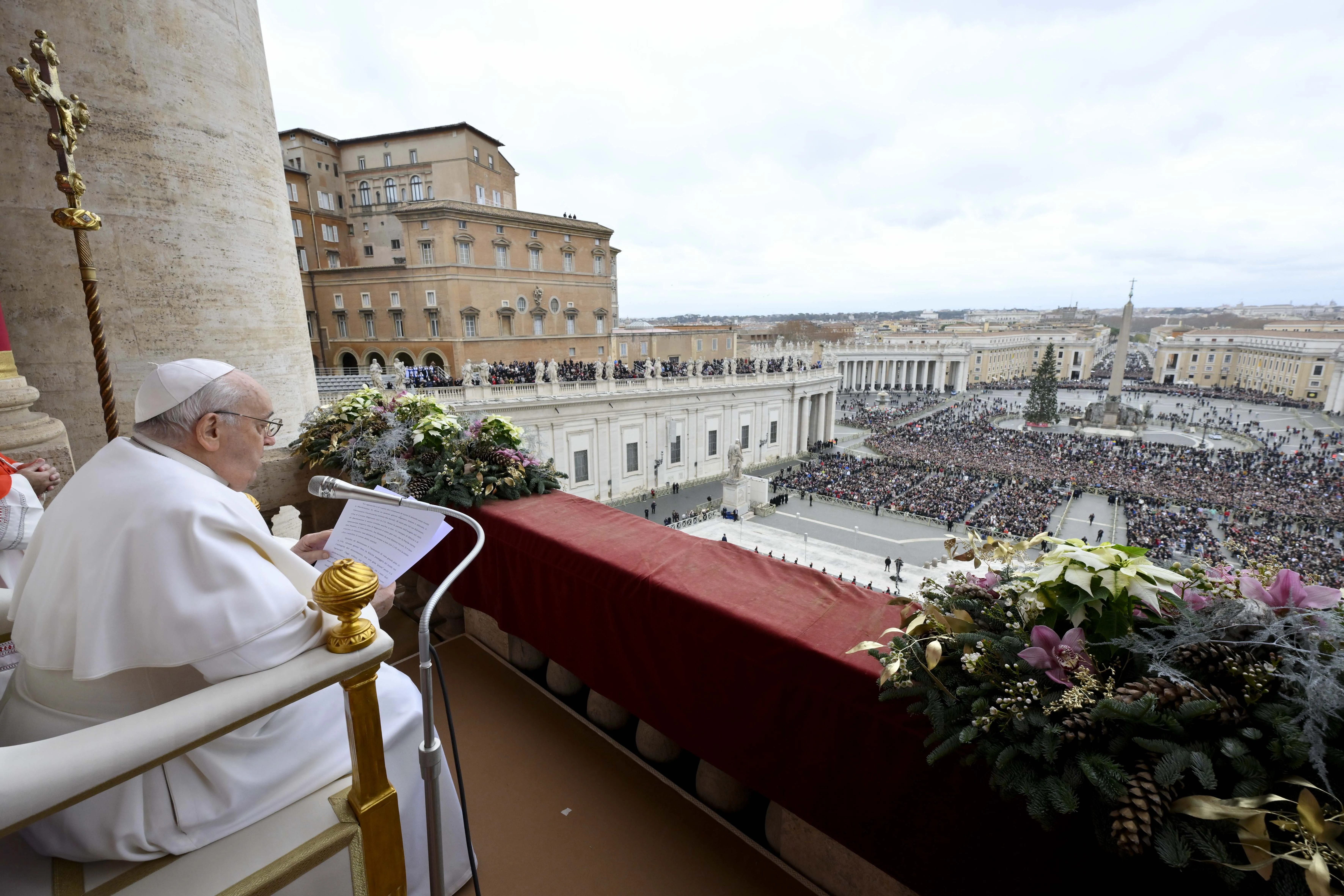 Pope Francis delivers his annual “urbi et orbi” address on Christmas from the central balcony of St. Peter’s Basilica on Dec. 25, 2023.?w=200&h=150