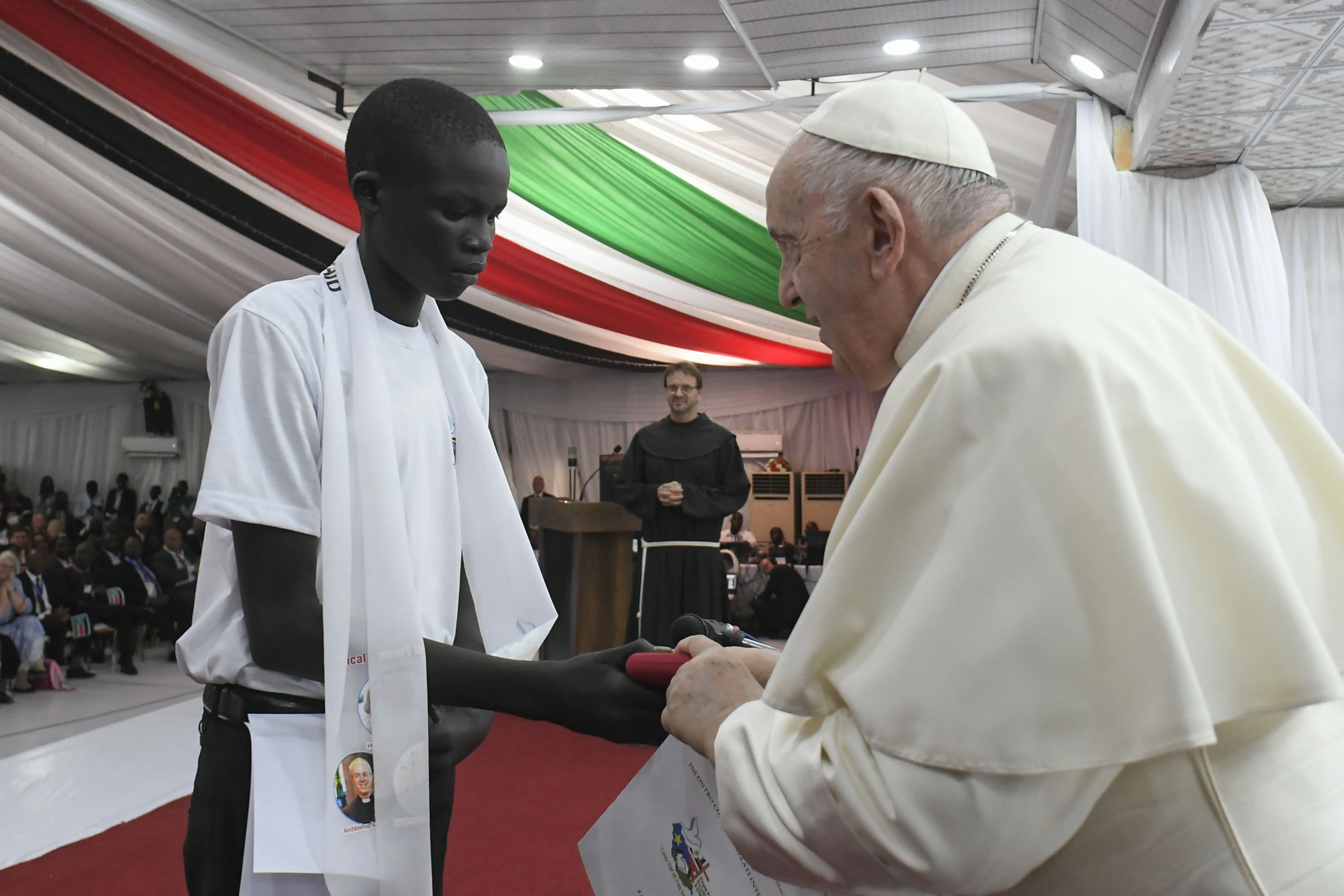 Pope Francis meets a boy living in an IDP camp during a gathering in Juba, South Sudan, on Feb. 4, 2023.?w=200&h=150
