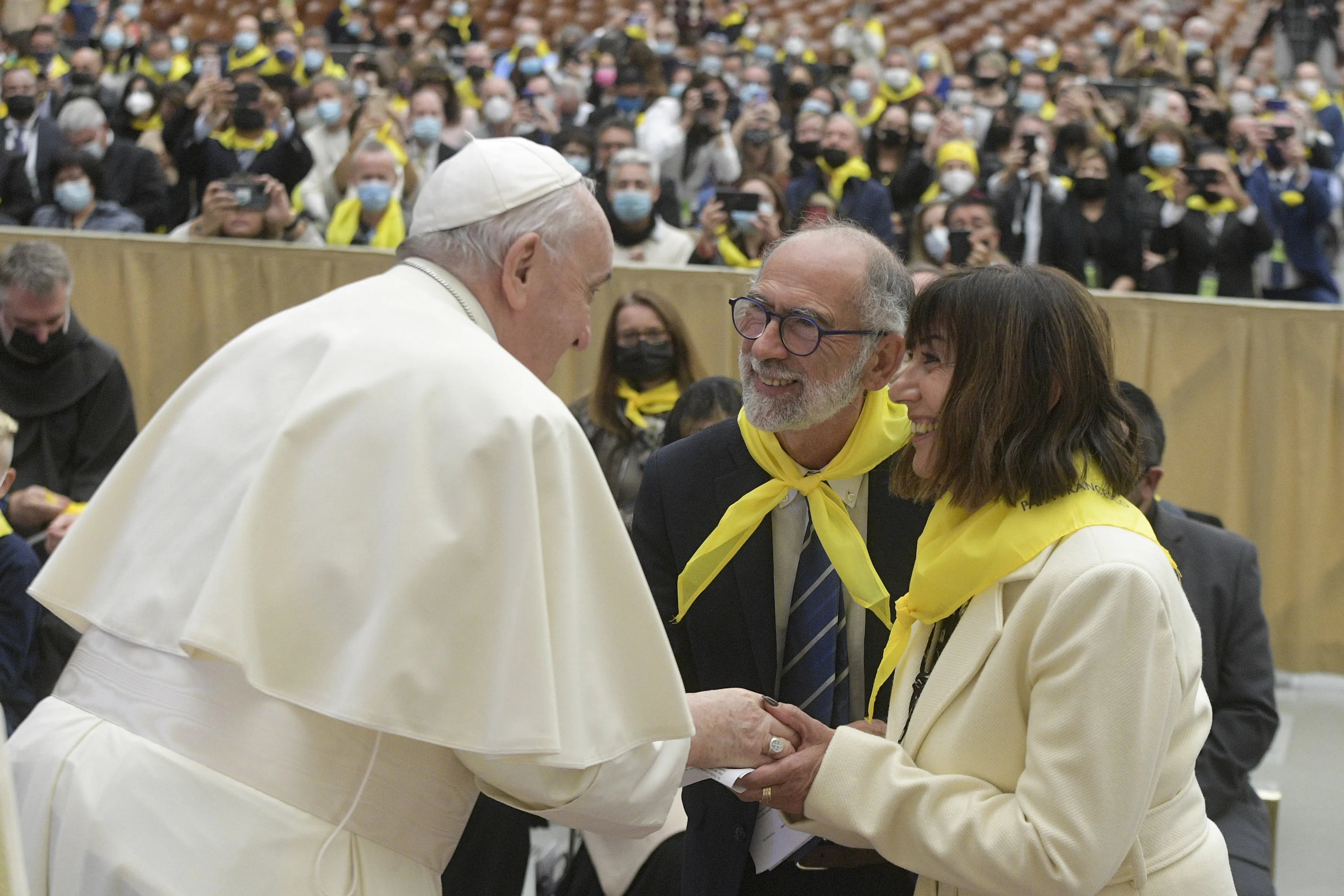 Pope Francis greets a couple during a meeting with members of the Retrouvaille marriage ministry Nov. 6, 2021?w=200&h=150