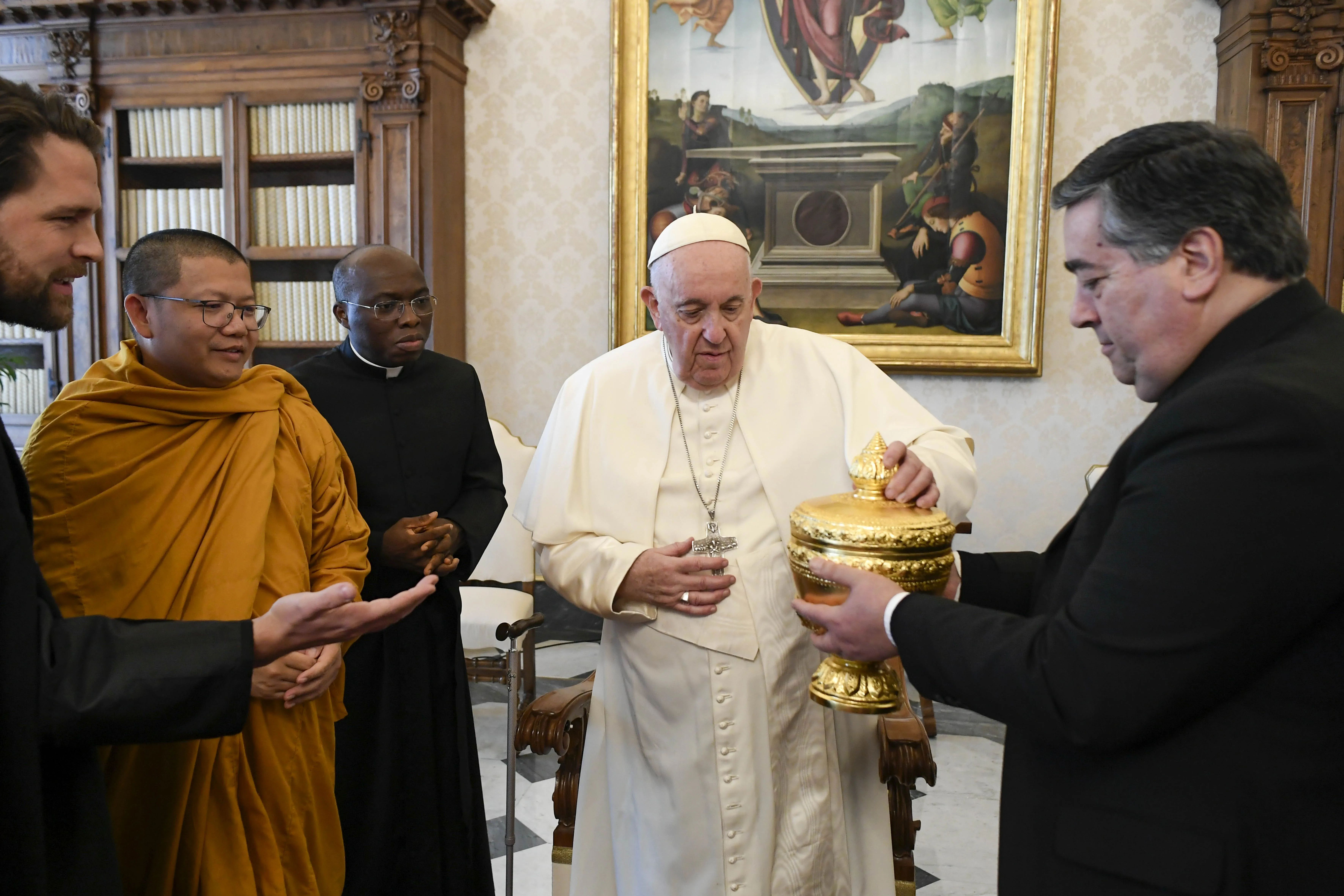 Pope Francis meets a Buddhist delegation from Cambodia on Jan. 19, 2023.?w=200&h=150