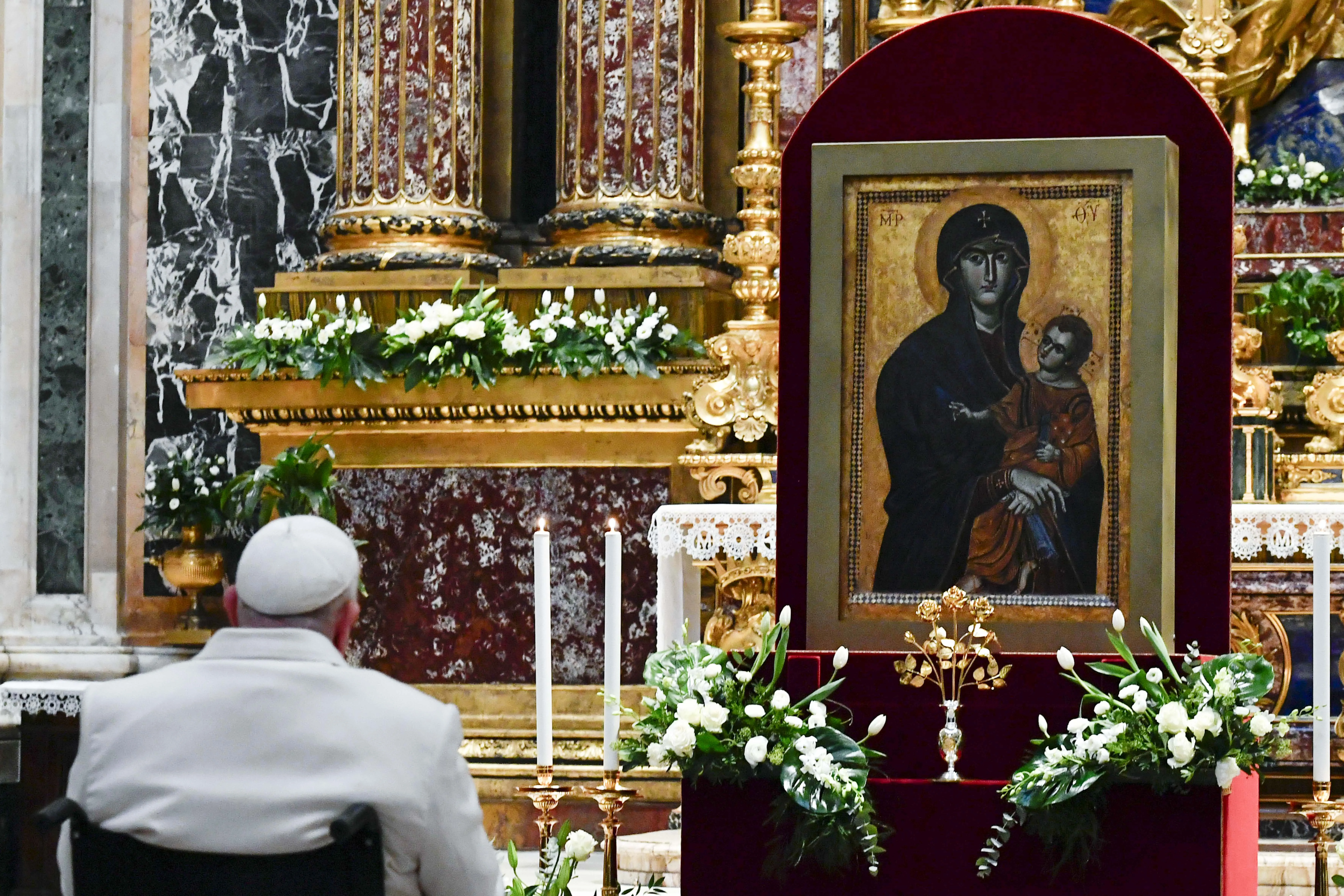 Pope Francis venerates the Salus Populi Romani icon in the Basilica of St. Mary Major on Dec. 8, 2023.?w=200&h=150