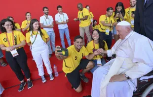 Pope Francis takes selfies with volunteers after closing Mass for WYD2023 in Lisbon, Aug 6, 2023. Photo credit: Vatican Media
