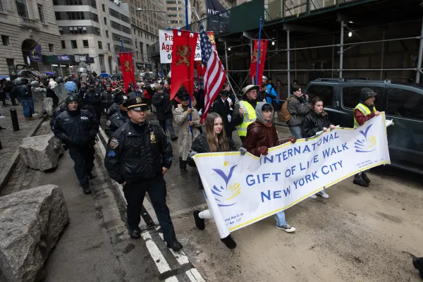 The International Gift of Life Walk winds its way down Broadway escorted by the NYPD on March 25, 2023. Credit: Jeffrey Bruno/CNA