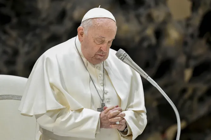 Pope Francis prays general audience