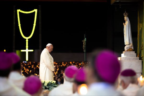 Pope Francis tweeted in 2017 that “the rosary is a synthesis of the mysteries of Christ: we contemplate them together with Mary, who gives us her gaze of faith and love.” Daniel Ibañez