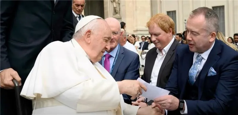 Aidan Gallagher, director of EWTN Ireland, receives a blessing for the film “Faith of Our Fathers” from Pope Francis after the pope’s general audience May 3, 2023.?w=200&h=150