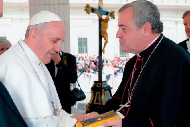 Pope Francis and Archbishop José Antonio Eguren.?w=200&h=150