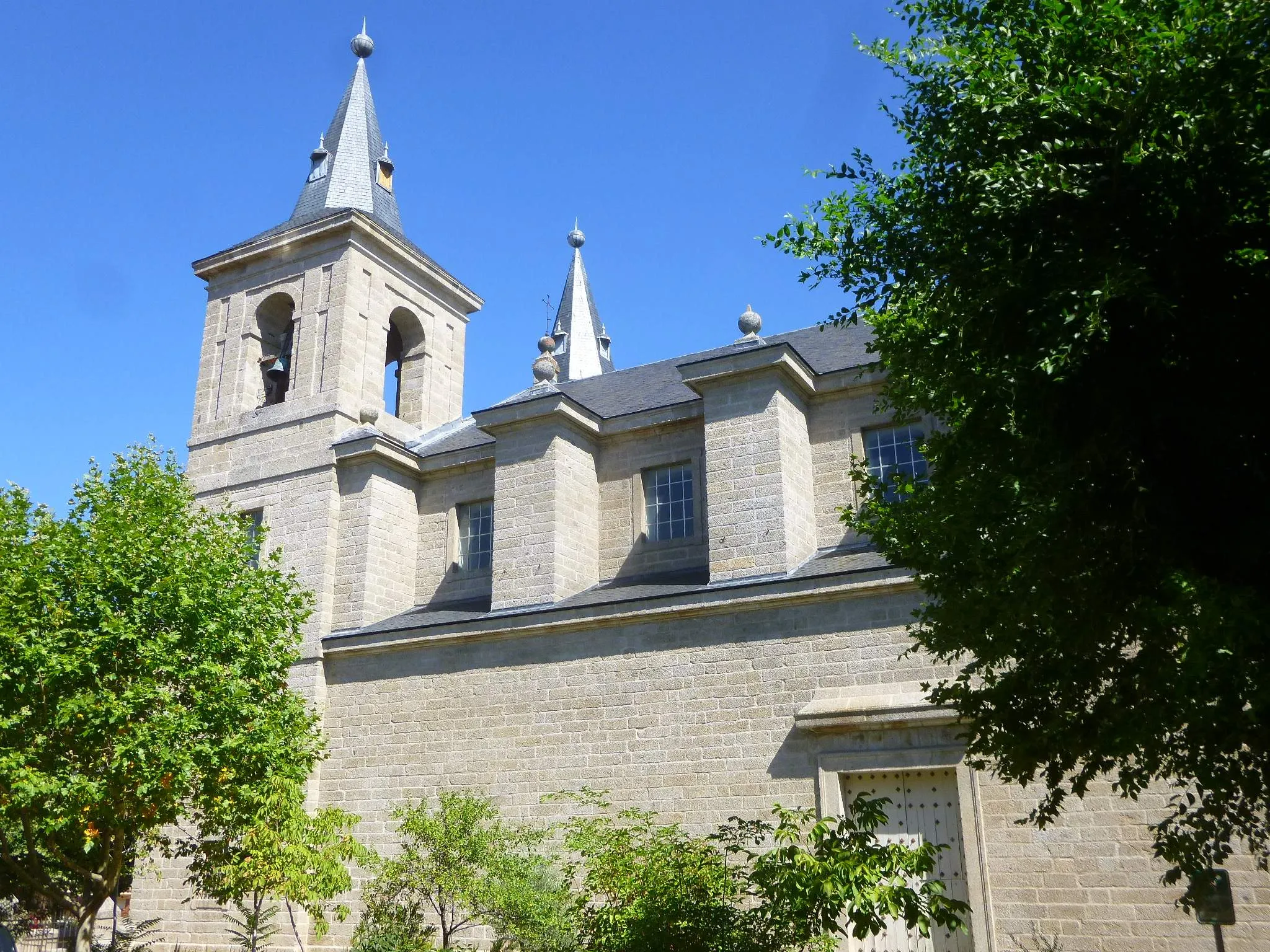 Both the pastor of nearby San Bernabé parish in El Escorial, Fr. Florentino de Andrés, along with the Archdiocese of Madrid, are considering the deconsecration of the chapel as a result of the ceremony.?w=200&h=150