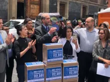 The National Parents’ Union in Mexico delivers 112,594 signatures to the Ministry of Public Education demanding that the distribution of school books that will be used in the 2023-2024 school year, which begins Aug. 28, 2023.