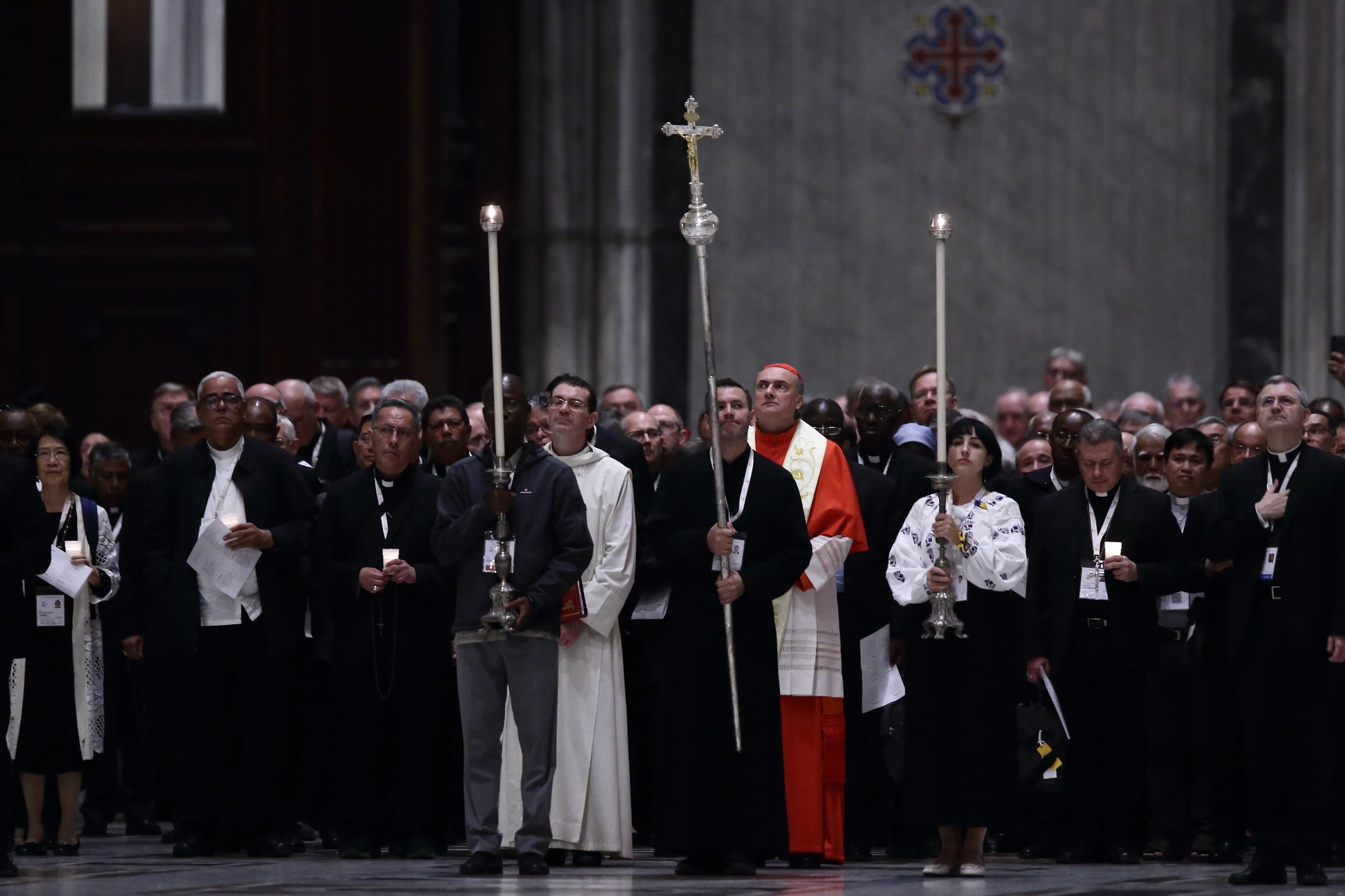 Synod members, led by Cardinal Gabetti, process into Saint Peter’s Basilica to pray the Rosary for Peace.?w=200&h=150