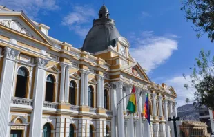 Facade of the Plurinational Legislative Assembly of Bolivia. Credit: Wikimedia Commons / EEJCC