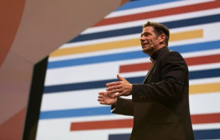 Father Mike Schmitz speaks at SEEK23. Credit: FOCUS SEEK23