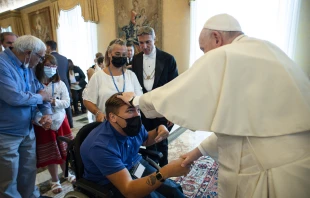 Pope Francis meets with Foi et Lumière members on Oct. 2, 2021. Vatican Media/CNA