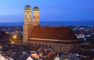 The Frauenkirche, the cathedral of the Archdiocese of Munich and Freising. Thomas Wolf, www.foto-tw.de via Wikimedia (CC BY-SA 3.0 de).