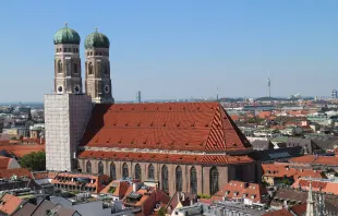 The Frauenkirche, the cathedral of the Archdiocese of Munich and Freising. Suicasmo via Wikimedia (CC BY-SA 4.0).