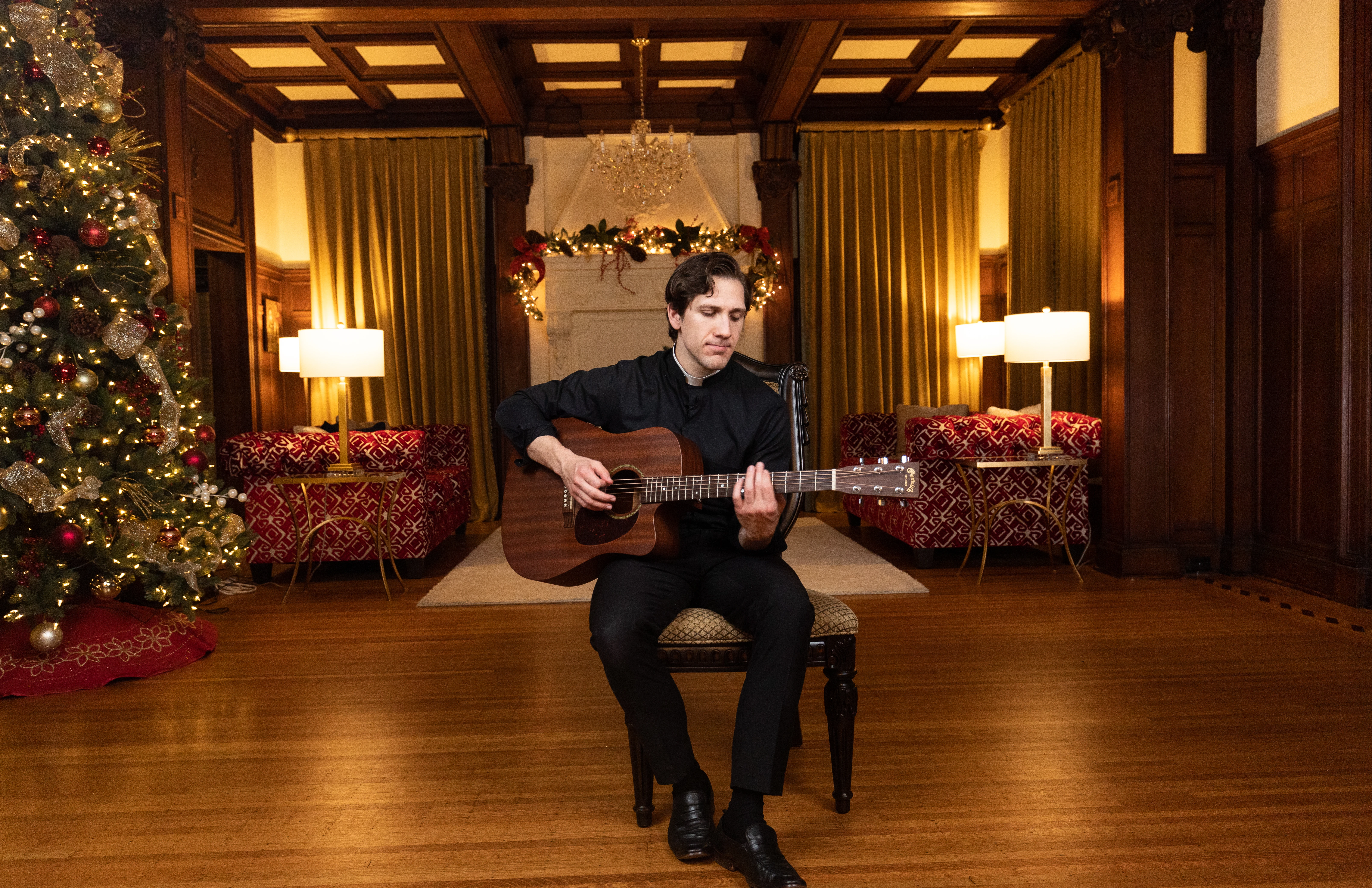 Father David Michael Moses takes part in UST MAX Studios Great, Big Christmas Show.?w=200&h=150