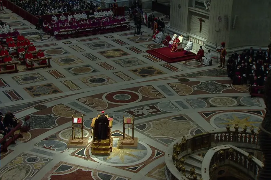 Cardinal Raniero Cantalamessa preaches at the Good Friday liturgy in St. Peter’s Basilica, April 15, 2022.?w=200&h=150