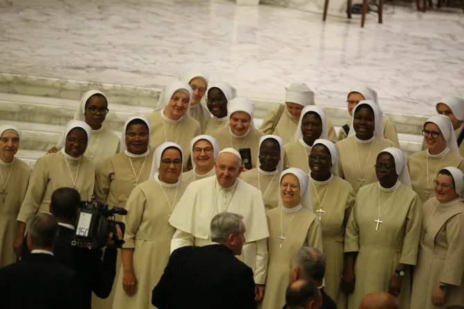 Pope Francis / religious sisters / nuns