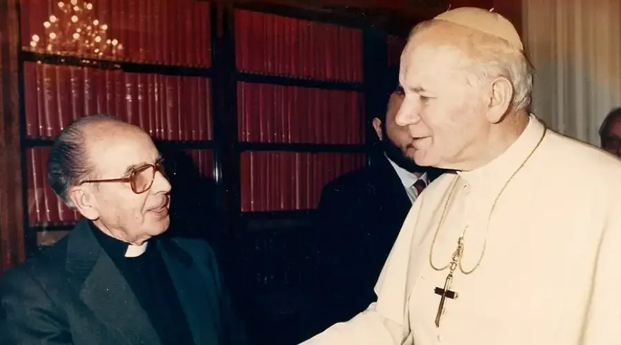 Father Sebastián Gaya, initiator of the Cursillo (short course) in Christianity, together with St. John Paul II.?w=200&h=150