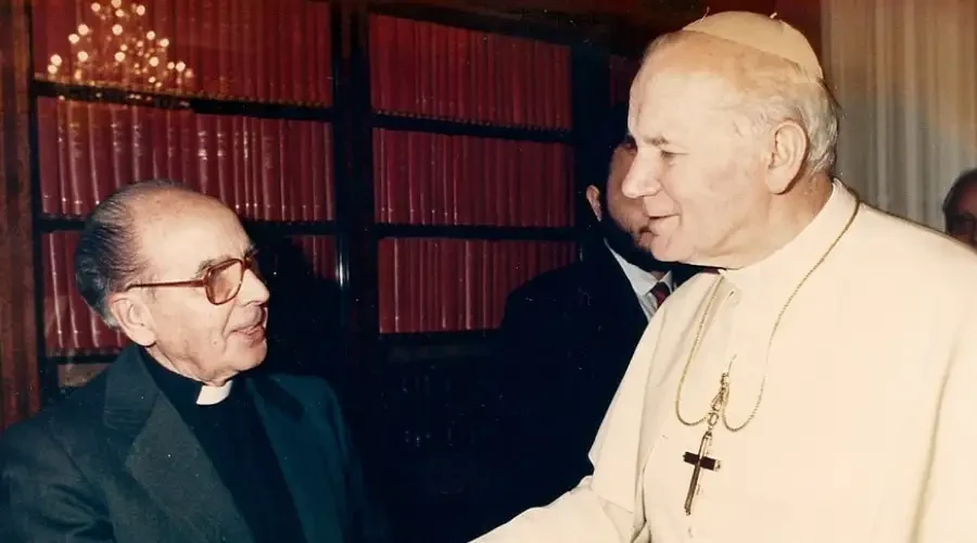 Father Sebastián Gaya, initiator of the Cursillo (short course) in Christianity, together with St. John Paul II.?w=200&h=150