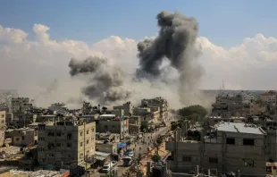 Smoke increases after Israeli airstrikes on the city of Rafah in the southern Gaza Strip, Oct. 10, 2023. Credit: Anas-Mohammed/Shutterstock