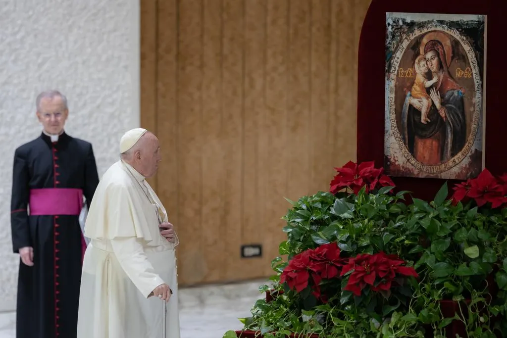 Pope Francis stops to pray before an image of Our Lady and the Child Jesus during his weekly general audience on Jan. 11, 2023.?w=200&h=150