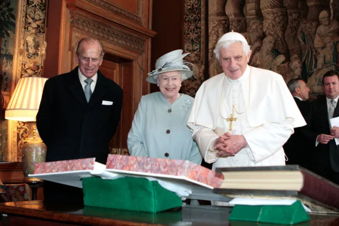 queen Elizabeth pope Benedict xvi