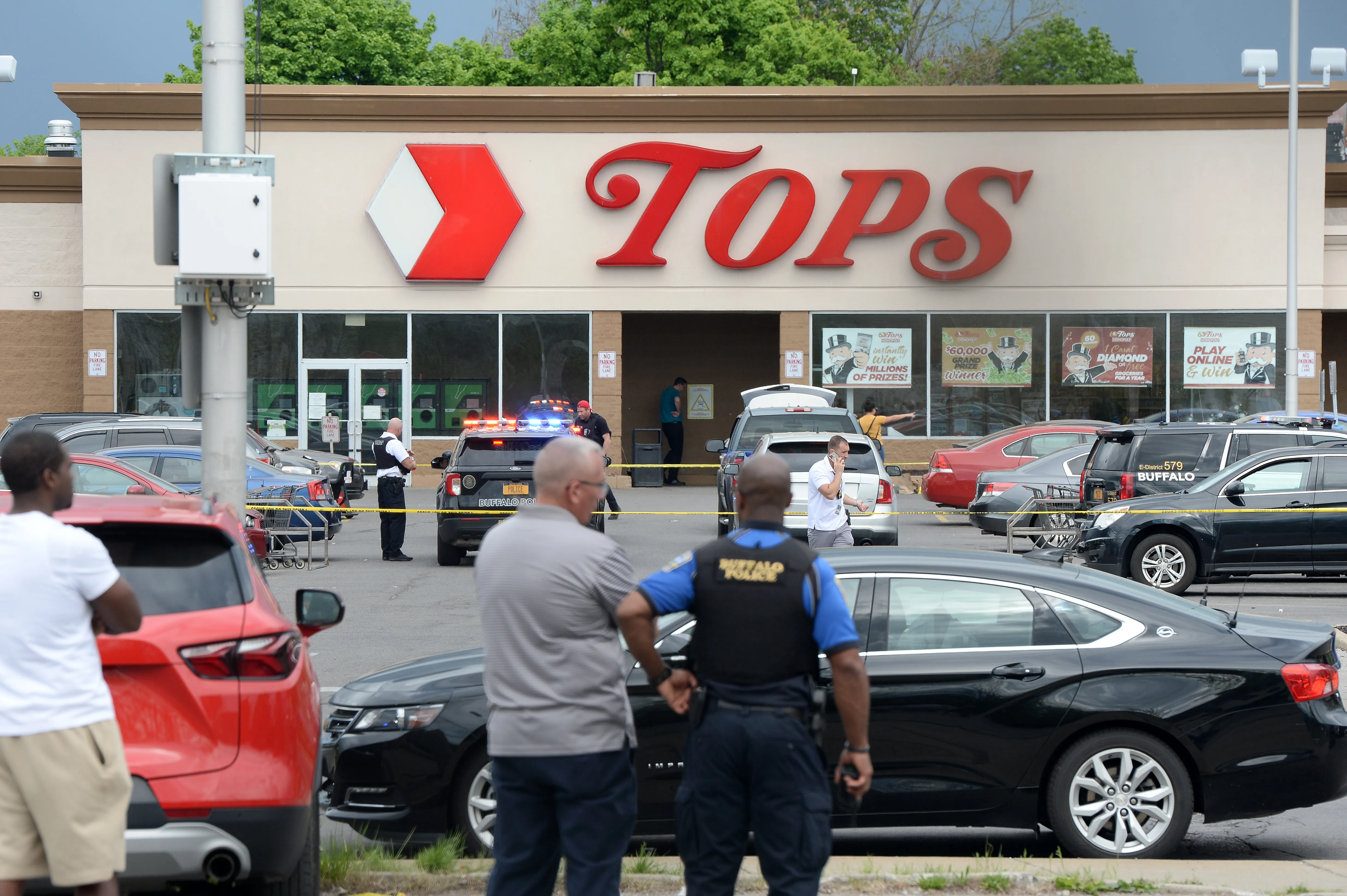 olice on scene at a Tops Friendly Market on May 14, 2022 in Buffalo, New York. According to reports, at least 10 people were killed after a mass shooting at the store with the shooter in police custody.?w=200&h=150
