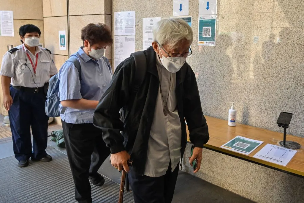Cardinal Joseph Zen (right)  arrives at a court for his trial in Hong Kong on Sept. 26, 2022.?w=200&h=150