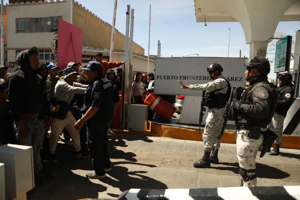 Migrants, mostly of Venezuelan origin, attempt to forcibly cross into the United States at the Paso del Norte International Bridge in Ciudad Juarez, Chihuahua state, Mexico, on March 12, 2023.?w=200&h=150