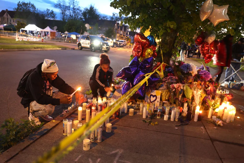 Mourners light candles at a makeshift memorial outside of Tops market on May 16, 2022 in Buffalo, New York. A gunman opened fire at the store yesterday killing ten people and wounding another three. The attack was believed to be motivated by racial hatred.?w=200&h=150