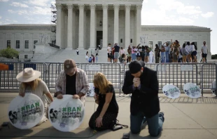 Katie Mahoney, Rev. Pat Mahoney, Peggy Nienaber of Faith and Liberty, and Mark Lee Dickson of Right to Life East Texas pray in front of the U.S. Supreme Court on April 21, 2023, in Washington, D.C. Credit: Chip Somodevilla/Getty Images