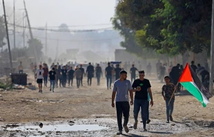 Palestinians move towards the Nahal Oz border crossing with Israel, east of Gaza City, on Oct. 7, 2023. Credit: MAHMUD HAMS/AFP via Getty Images