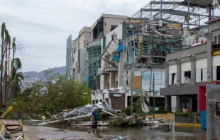 A shopping mall is destroyed after hurricane Otis hit Acapulco on Oct. 25, 2023 in Acapulco, Mexico. Otis made landfall through the coast of Acapulco around midnight of Oct. 25 as a category 5 storm. Credit: Oscar Guerrero Ramirez/Getty Image