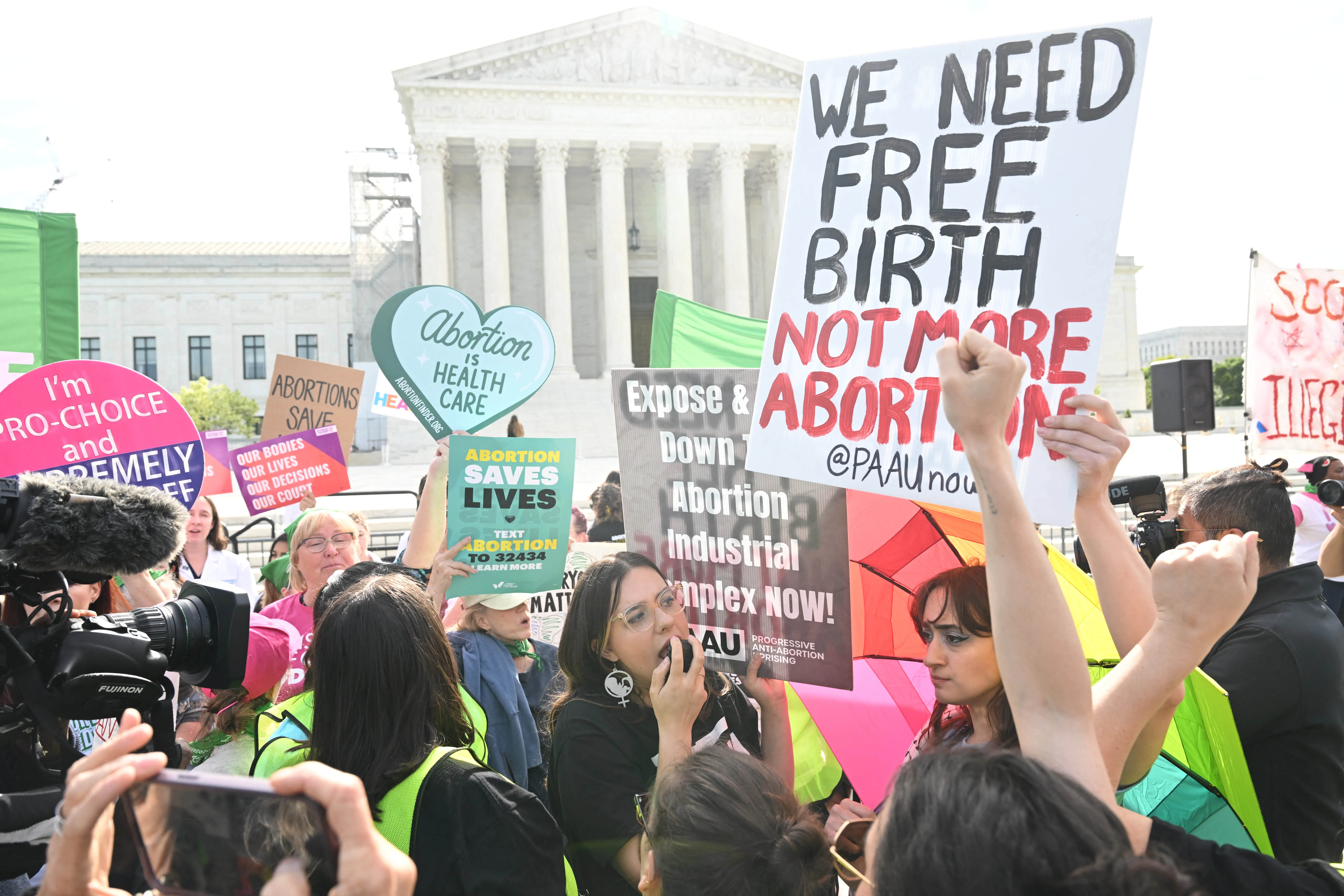 Pro-life and pro-abortion activists at a demonstration outside the U.S. Supreme Court as it hears arguments in the Moyle v. United States case, in Washington, D.C., on April 24, 2024. The case deals with whether an Idaho abortion law conflicts with the federal Emergency Medical Treatment and Labor Act (EMTALA).?w=200&h=150