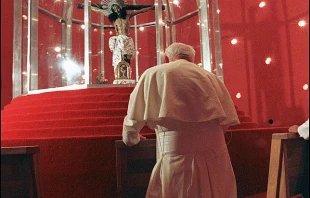 Pope John Paul II prays in Managua's cathedral before ending his visit to Nicaragua on Feb. 7, 1996. Photo by RODRIGO ARANGUA/AFP via Getty Images