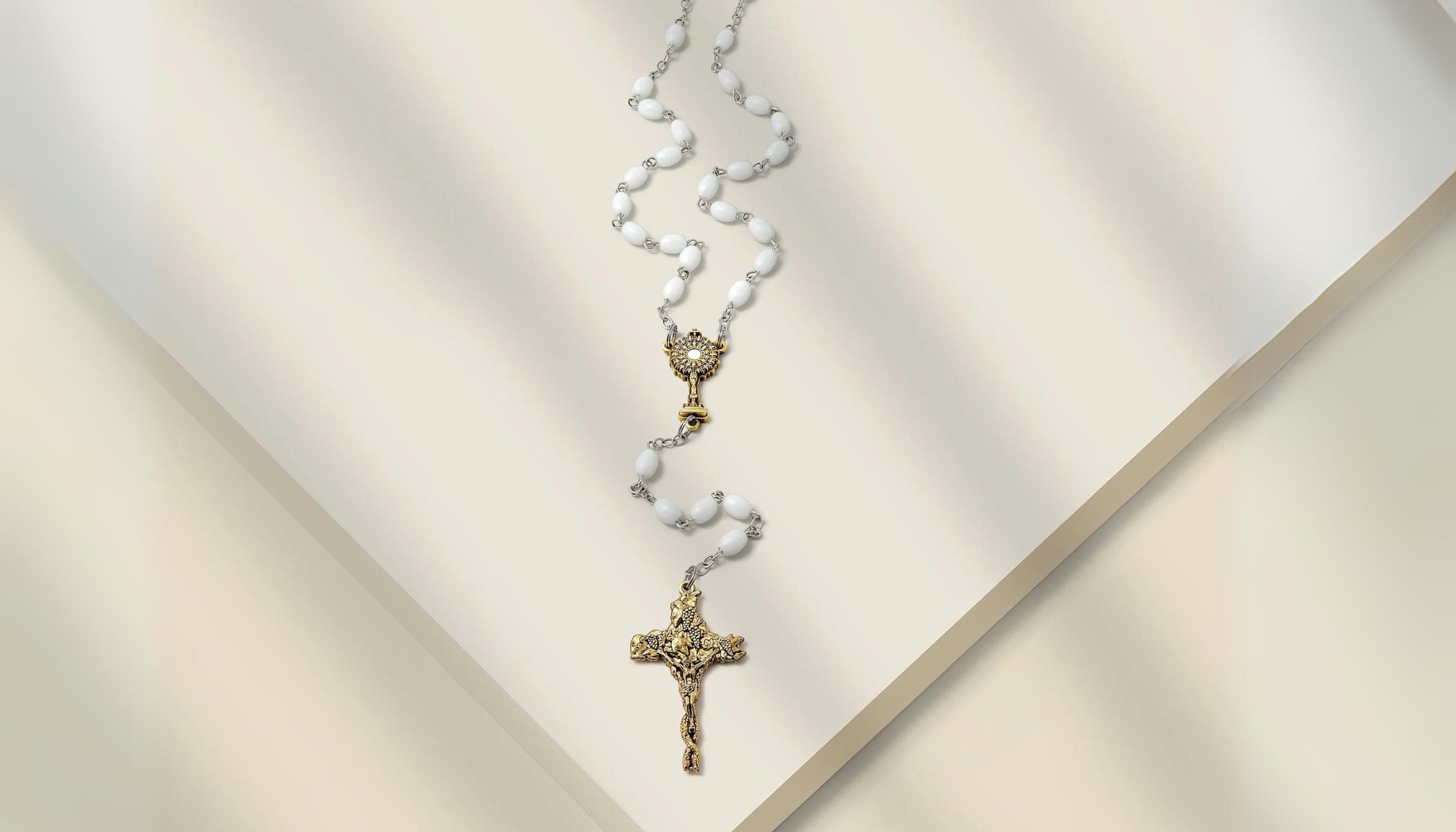 Maker of rosary for 2024 National Eucharistic Congress hopes to inspire Eucharistic devotion thumbnail