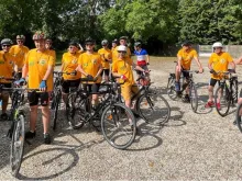 A group of young people left Troyes, France, and will be cycling an average of 56 miles a day, until they reach Celorico de Basto, to participate in the Days in the Dioceses.