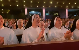 Members of the Dominican Sisters of Saint Cecilia enjoying a performance of The Hillbilly Thomists at the Grand Ole Opry in Nashville on Aug. 1, 2022. Credit: Joe Bukuras/CNA
