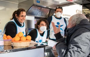 Progetto Arca’s mobile kitchen in Rome. Progetto Arca.