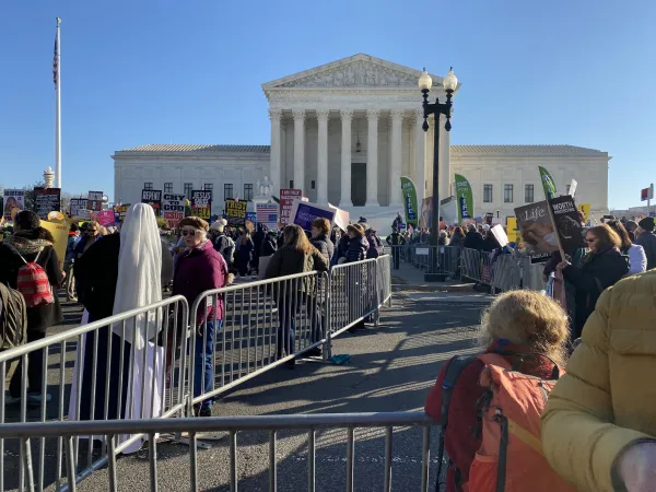 Capitol police placed fencing in front of the U.S. Supreme Court on Dec. 1, 2021, during oral arguments in Dobbs v. Jackson Women's Health Organization, in an attempt to separate rallies by abortion supports and pro-lifers. Katie Yoder/CNA