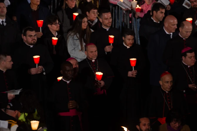 Cross at the Colosseum on April 18, 2025 candles